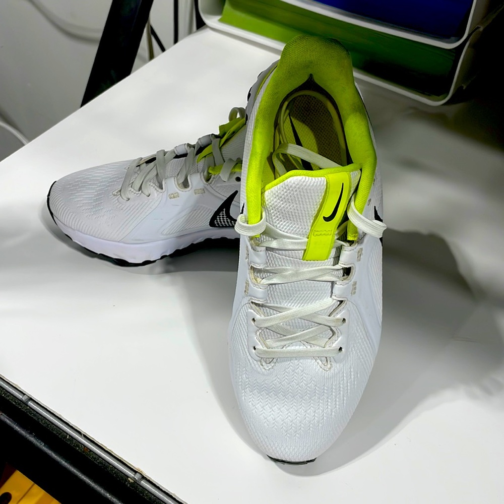 Boys size 5 golf cleat